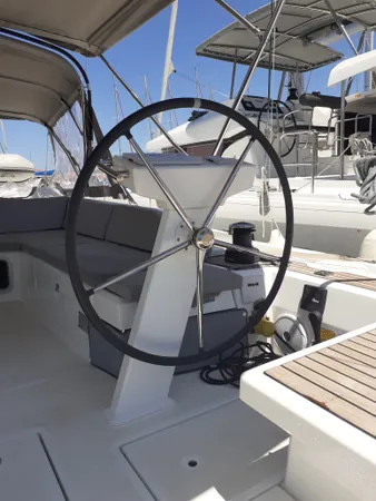 Ενοικίαση Oceanis 51.1 · TSUKI · από Λαύριο, Ολυμπιακή Μαρίνα Image oceanis_511_pic2