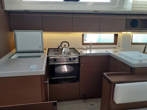 Ενοικίαση Oceanis 51.1 · TSUKI · από Λαύριο, Ολυμπιακή Μαρίνα Image oceanis_511_pic4