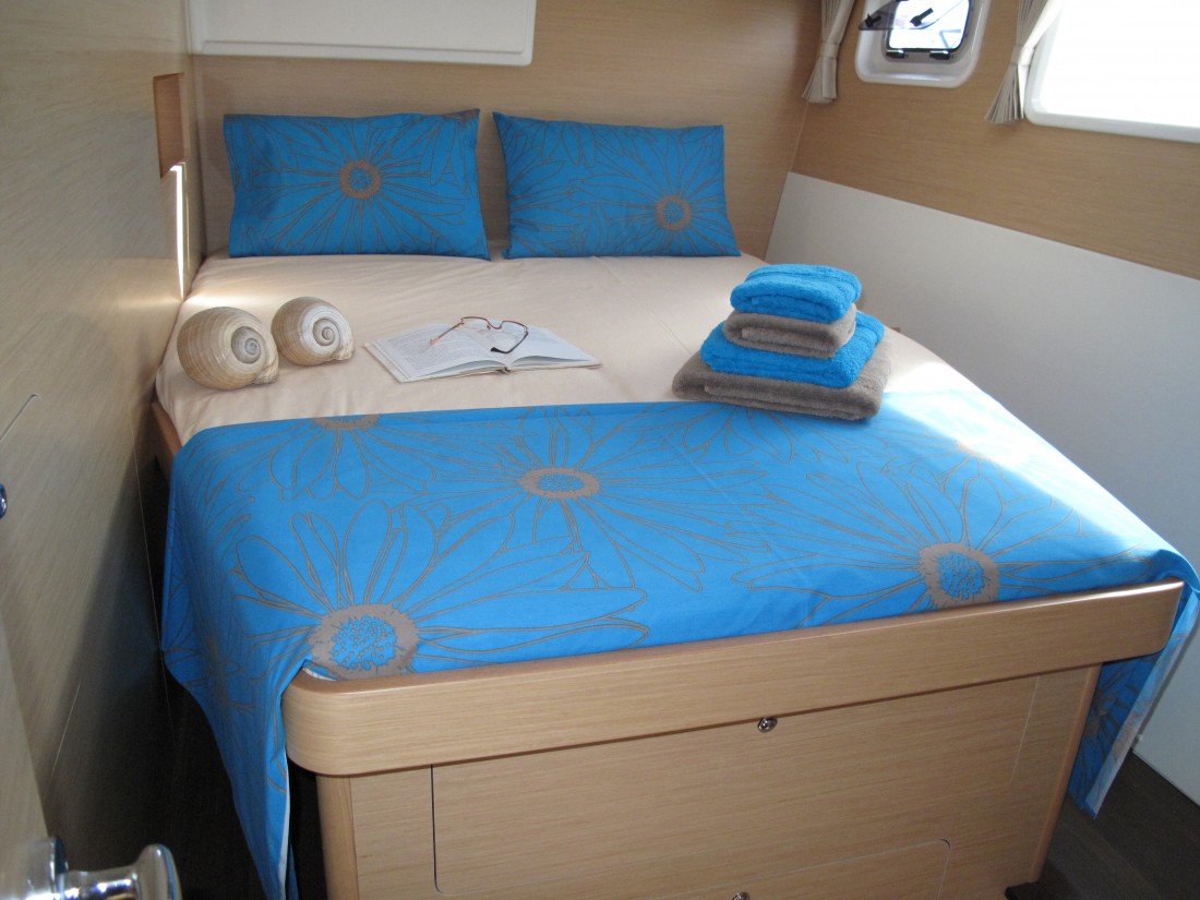 Charter Lagoon 400 S2 · EXCELLENT · from Ormos Panagias, Port Image resize5