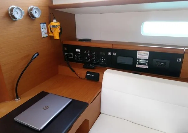 Ενοικίαση Sun Odyssey 519 (5+1 cabins) · MAYFLOWER · από Κέρκυρα, Μπενίτσες Marina Image pic_5