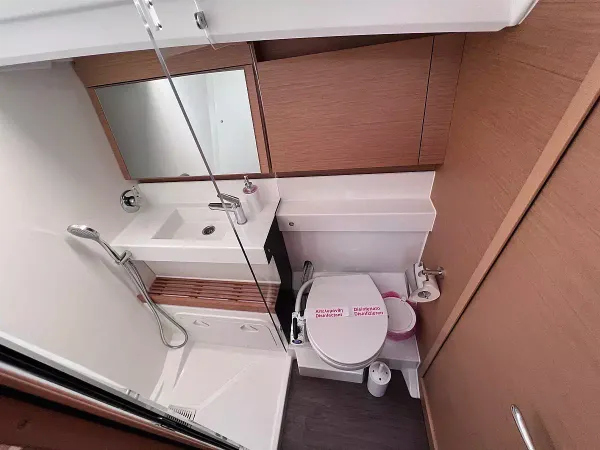 Charter Sun Odyssey 440 · ELIZABETH II  · from Volos, Port Image pic_5