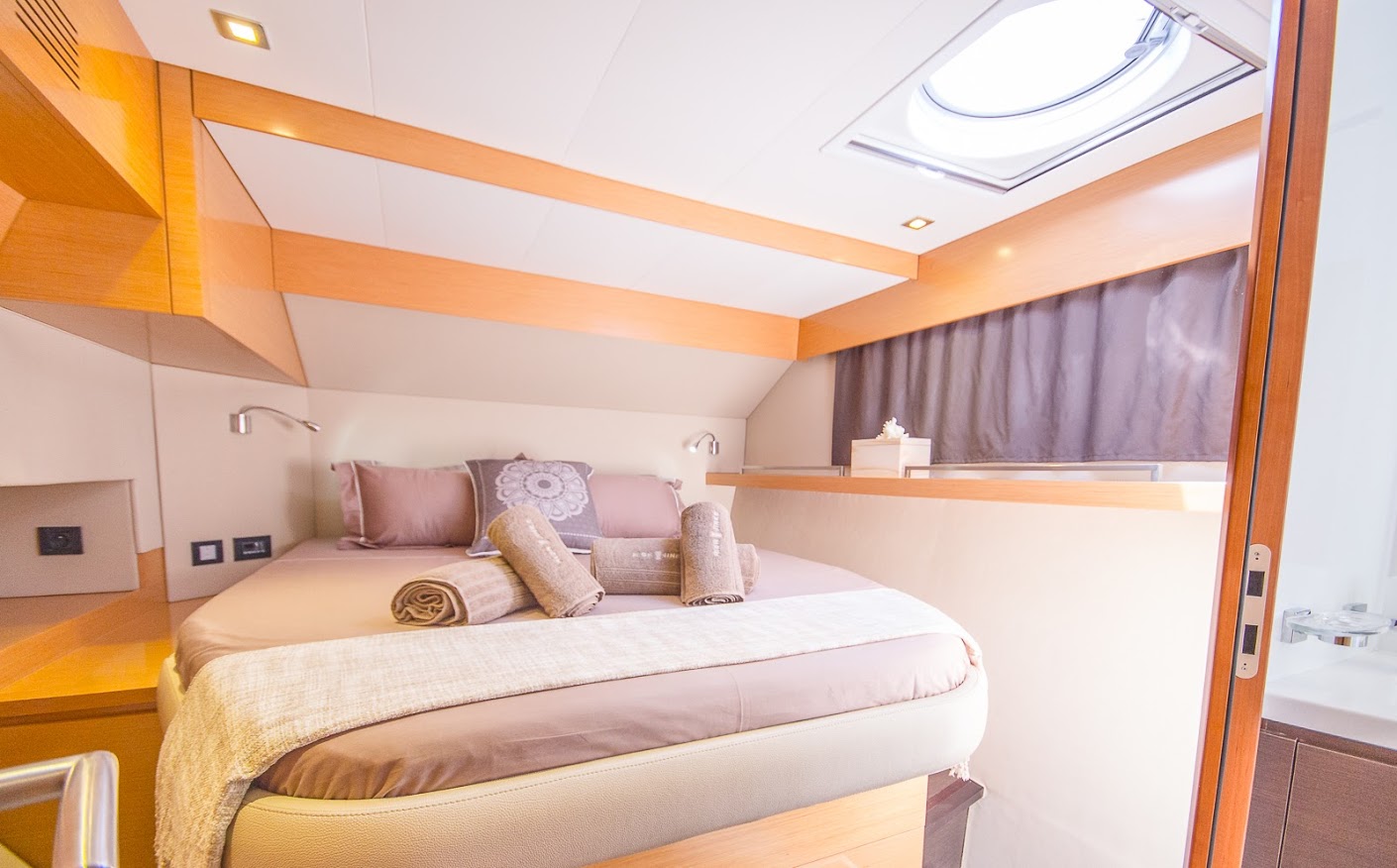 Ενοικίαση Sanya 57 · HICH  FIVE · από Αθήνα, Άλιμος Μαρίνα Image pic_4